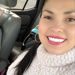 Meet your Posher, Paola